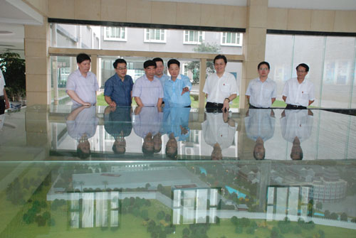 中國醫(yī)藥集團考察團到仁和集團參觀考察